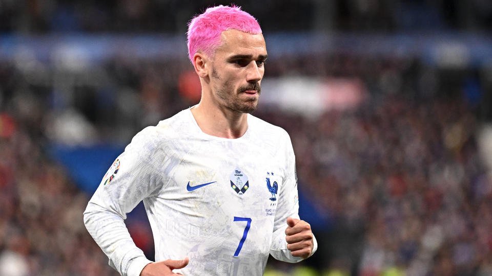 Equipe de France : pourquoi Antoine Griezmann s'est-il teint les cheveux en rose ?