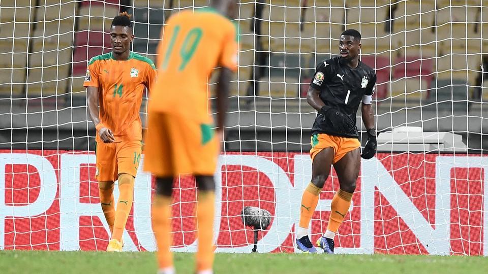 CAN 2022 : Serge Aurier a fini gardien de but après la boulette et la blessure du portier de la Côte d'Ivoire (Vidéo)