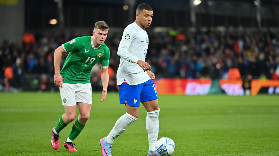 Éliminatoires Euro 2024 : l'équipe de France vient à bout de l'Irlande dans la douleur (0-1)