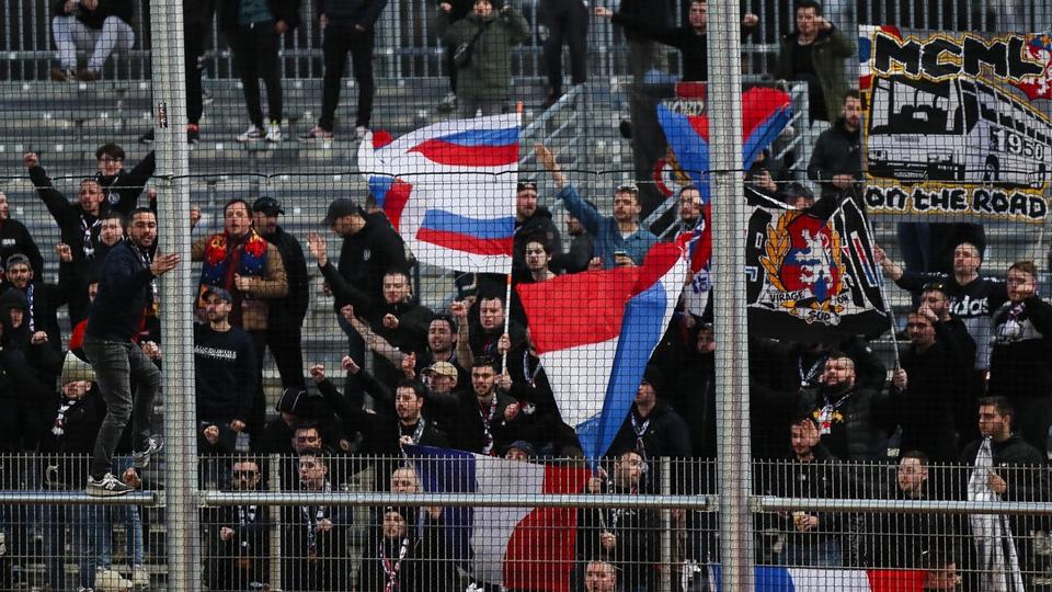 Football : les supporters de Lyon obligés de quitter le stade d'Ajaccio... pour ne pas rater leur bateau
