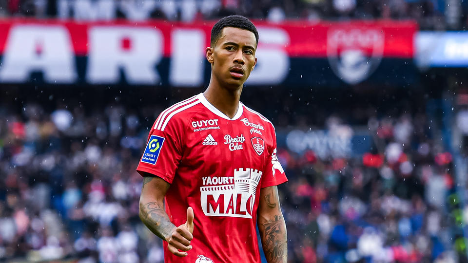 Ligue 1 : victime de problèmes cardiaques, un joueur de Brest est interdit de jouer en France
