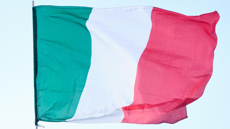 Italie : un ancien footballeur nigérian retrouvé mort dans une voiture