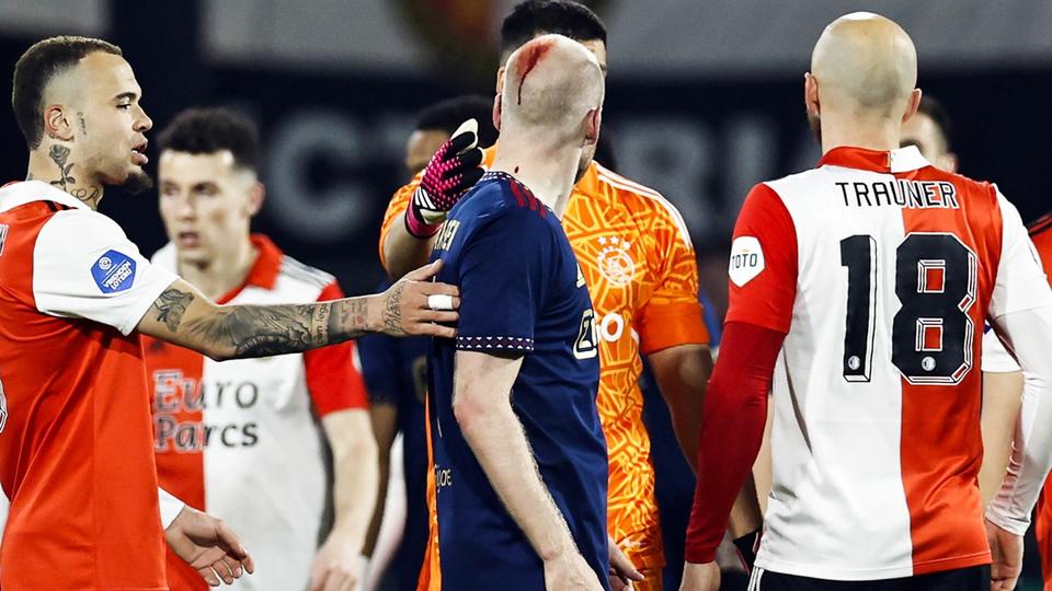 Football : un joueur de l'Ajax Amsterdam touché à la tête par un projectile lancé depuis les tribunes