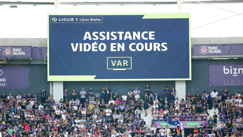 Ligue 2 : la VAR mise en place à partir de 2024 ?