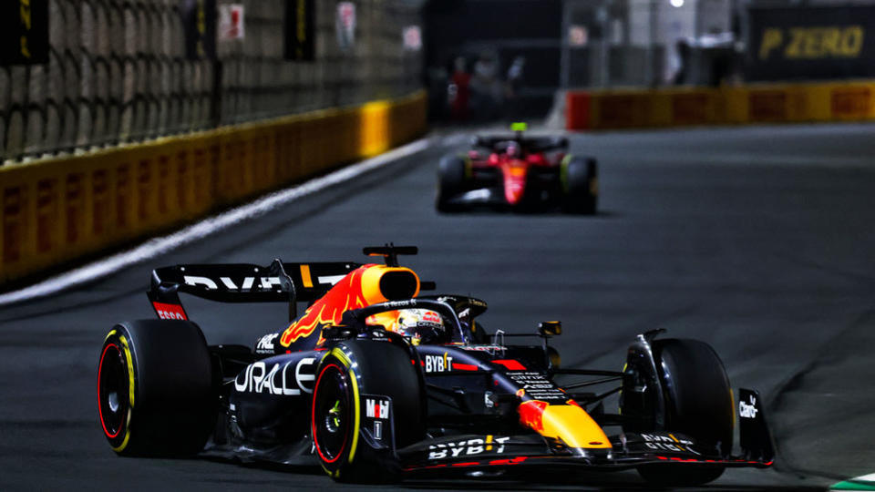 Formule 1 : Max Verstappen souffle la victoire à Charles Leclerc au Grand Prix d'Arabie Saoudite