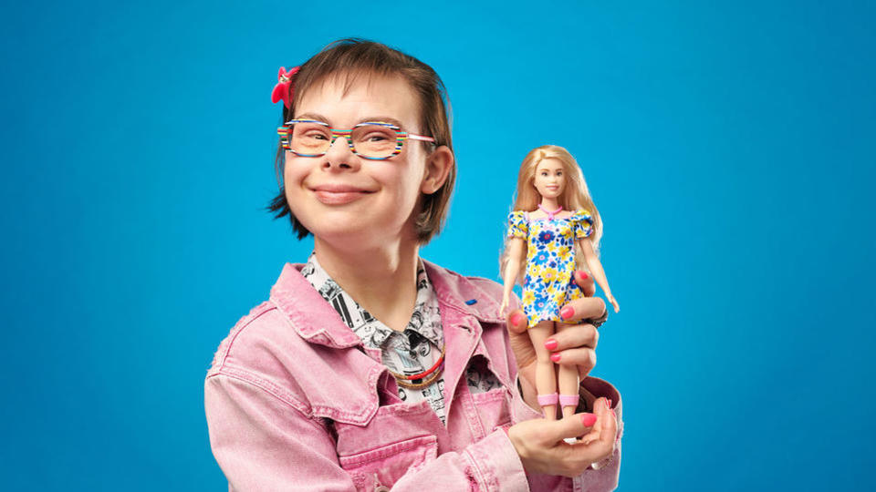 Barbie : Mattel lance sa première poupée porteuse de trisomie 21