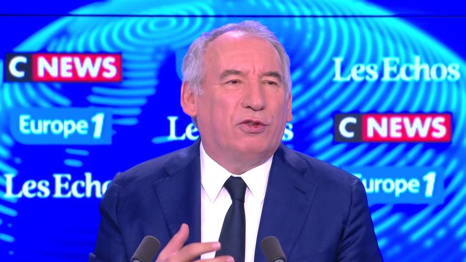 François Bayrou : «Le bipartisme est mort, enterré j'espère»