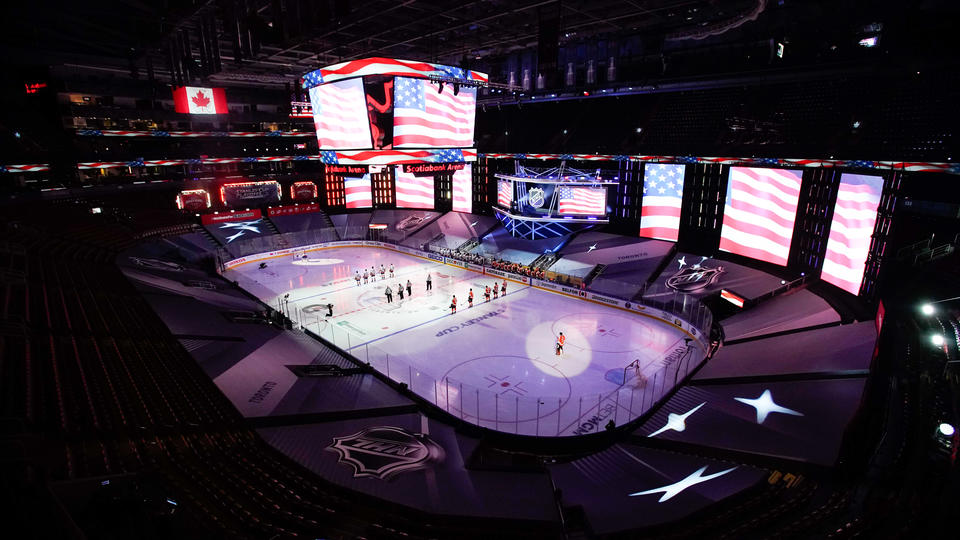 Vidéo : Plus de 50.000 peluches lancées en plein match de hockey sur glace