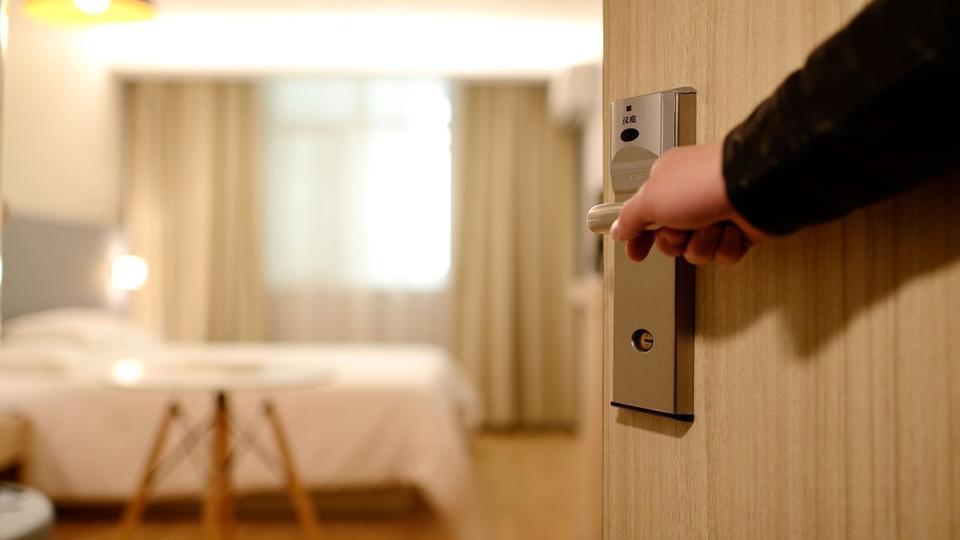 Vols dans les hôtels : 38% des Français avouent avoir volé des objets, selon un sondage