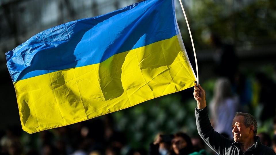 Guerre en Ukraine : le championnat de football va reprendre avec des pauses pendant les raids aériens