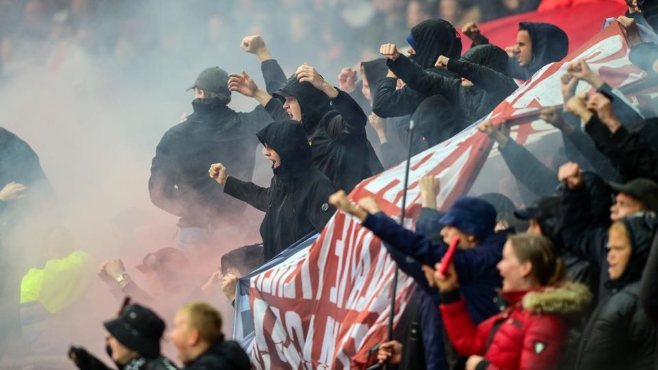 Pays-Bas : plus de 150 supporters de football arrêtés pour des chants antisémites