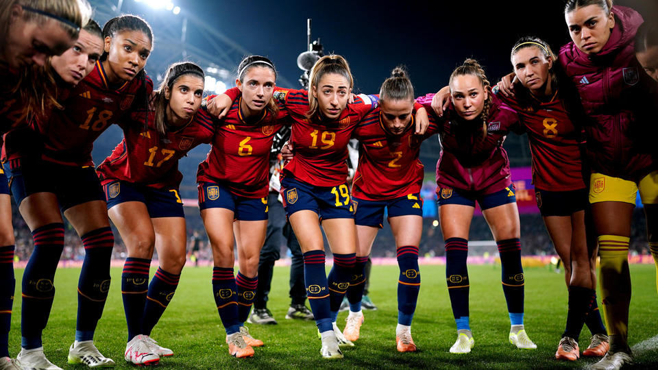 Baiser forcé : les championnes du monde espagnoles se mettent en grève