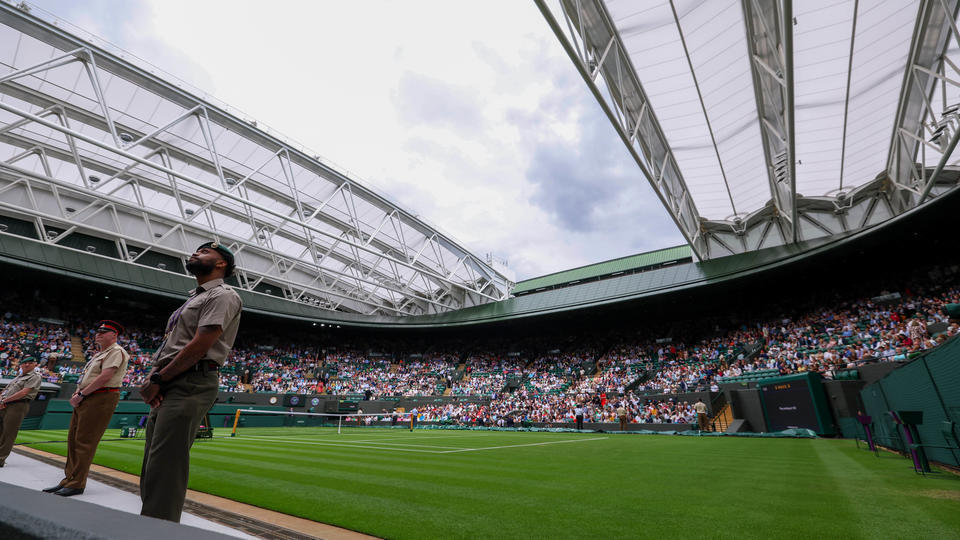 Wimbledon 2023 : pourquoi cette édition accumule-t-elle autant de retard ?