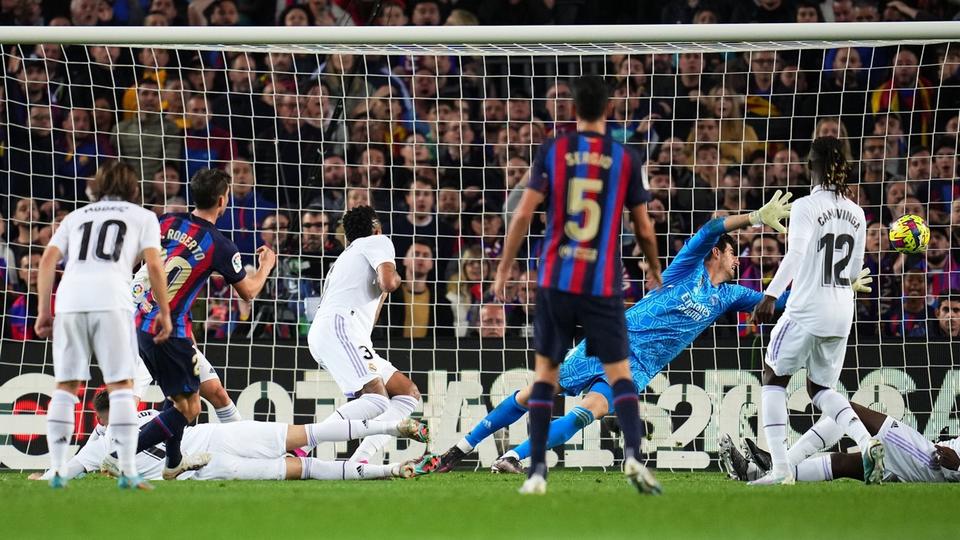 Football : le Barça renverse le Real Madrid dans le Clasico (2-1) et s'envole vers le titre
