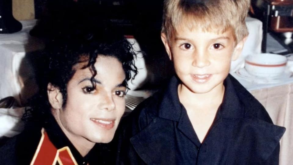 Michael Jackson accusé d'actes pédophiles : pourquoi un nouveau procès va-t-il avoir lieu ?
