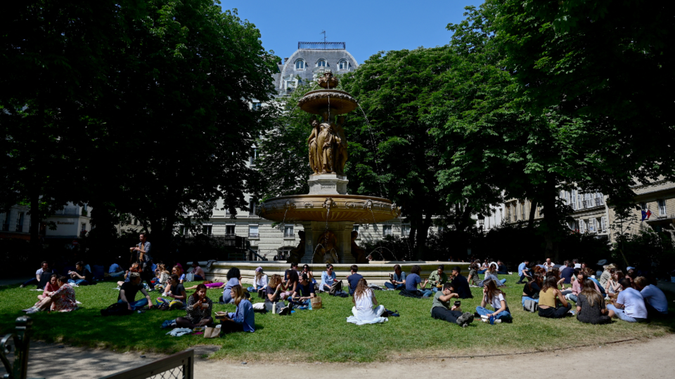 Paris : 20 parcs et jardins ouverts au public jusqu'à minuit pour se rafraîchir