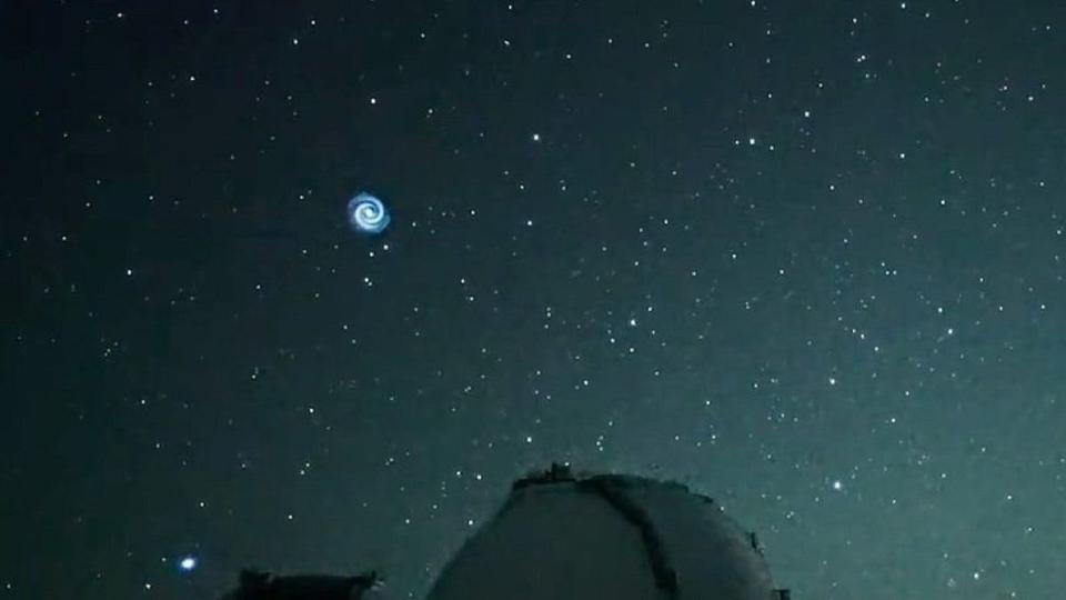 Hawaï : une «mystérieuse» spirale volante observée dans le ciel