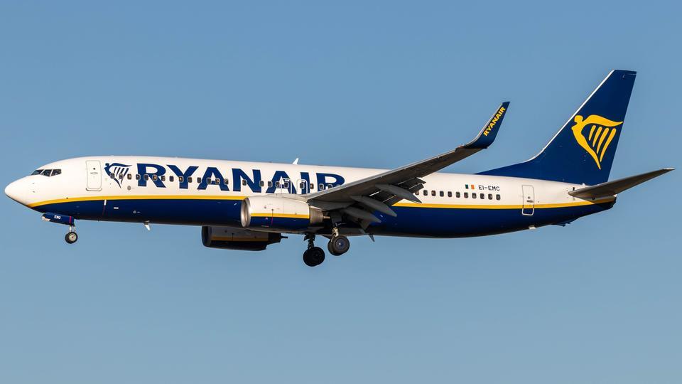 Ryanair : ils montent dans l'avion avec deux pâtisseries, la compagnie leur demande 90 euros