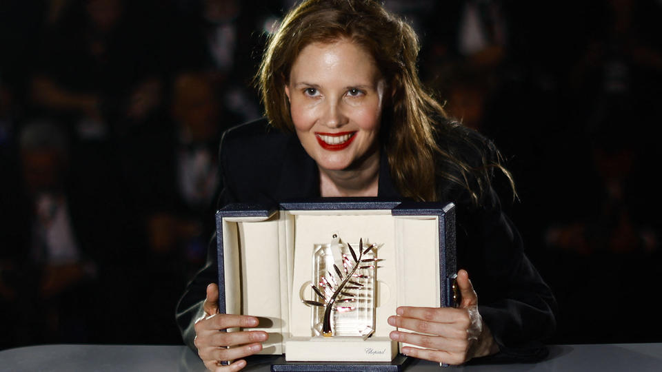 Festival de Cannes 2023 : qui est la réalisatrice Justine Triet, la lauréate de la Palme d'or qui a fait polémique avec son discours ?