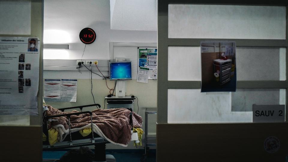 Paris : l'AP-HP devant la justice après la mort d'une femme laissée sur un brancard à l'hôpital Lariboisière