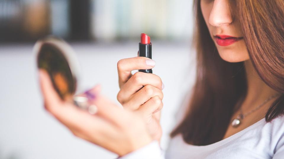 Beauté : ces 5 tendances maquillage que l'on verra partout en 2023