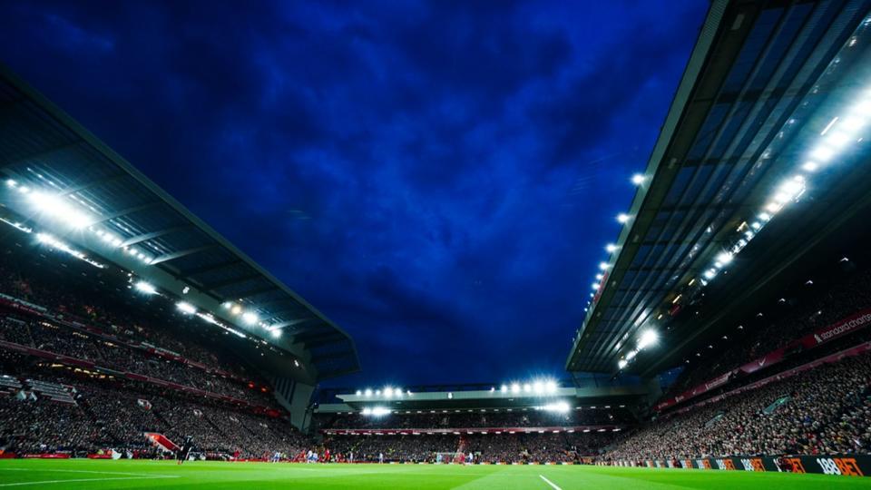 Liverpool-Manchester United : le vibrant hommage d'Anfield Road pour Cristiano Ronaldo en deuil