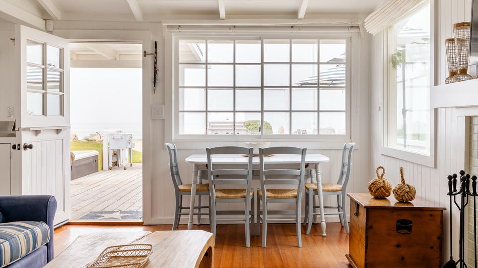 Ashton Kutcher et Mila Kunis mettent gratuitement leur maison en location sur Airbnb pour une nuit