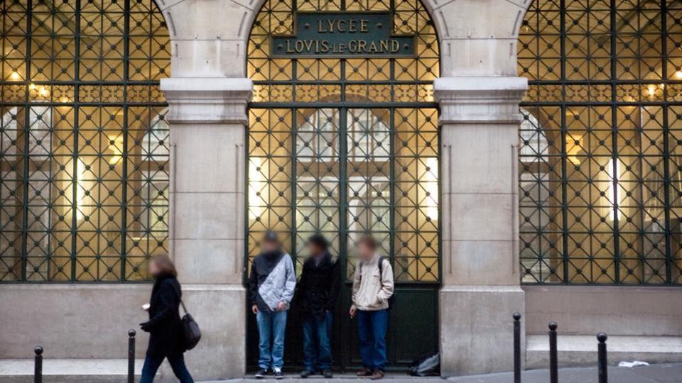 Paris : les anciens élèves des lycées Henri IV et Louis-le-Grand s'opposent à la fin des sélections sur dossier