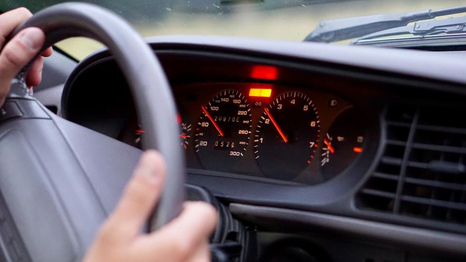 Suisse : un adolescent de 15 ans flashé à 168 km/h au volant de la voiture de ses parents