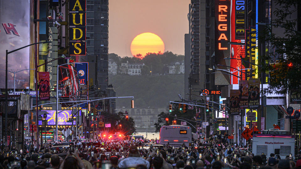 Manhattanhenge : des couchers de soleil spectaculaires éblouissent les New-Yorkais