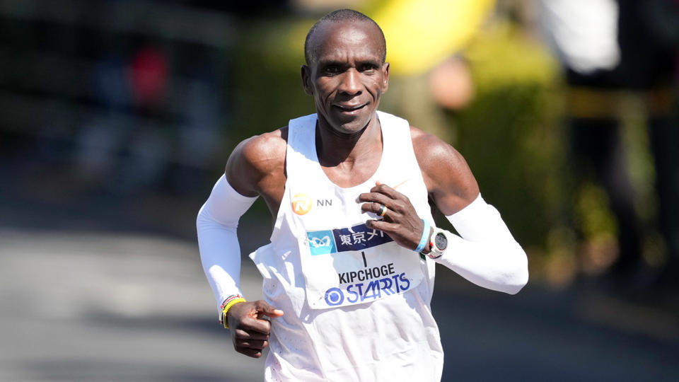 Marathon : Eliud Kipchoge bat son propre record du monde à Berlin