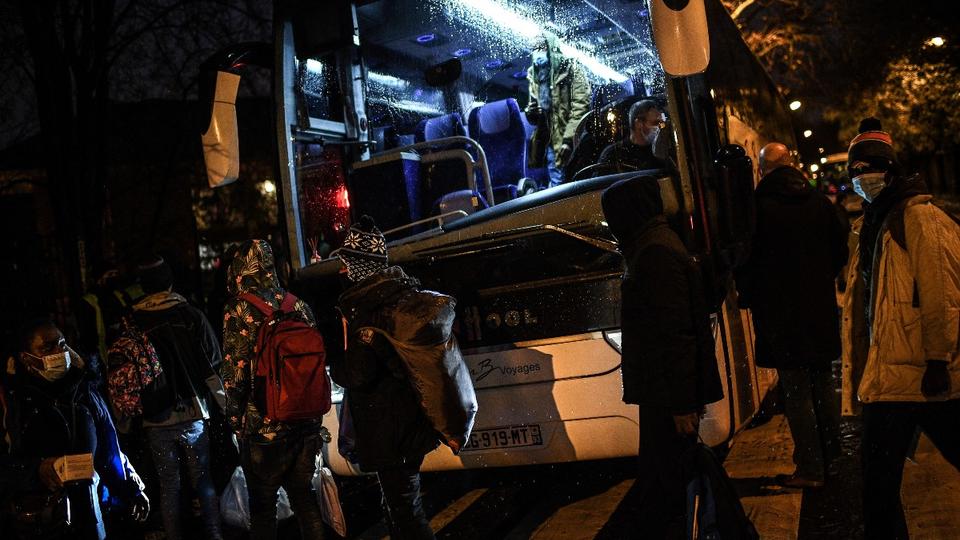 Paris : un camp de migrants évacué, à la veille de la Nuit de la Solidarité