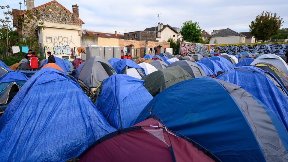 Paris : des migrants agressés dans un campement du nord de la capitale