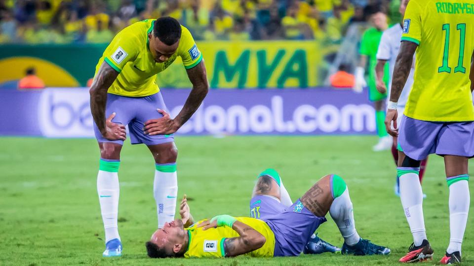 Neymar : les images de sa grave blessure lors du match Uruguay-Brésil (vidéo)