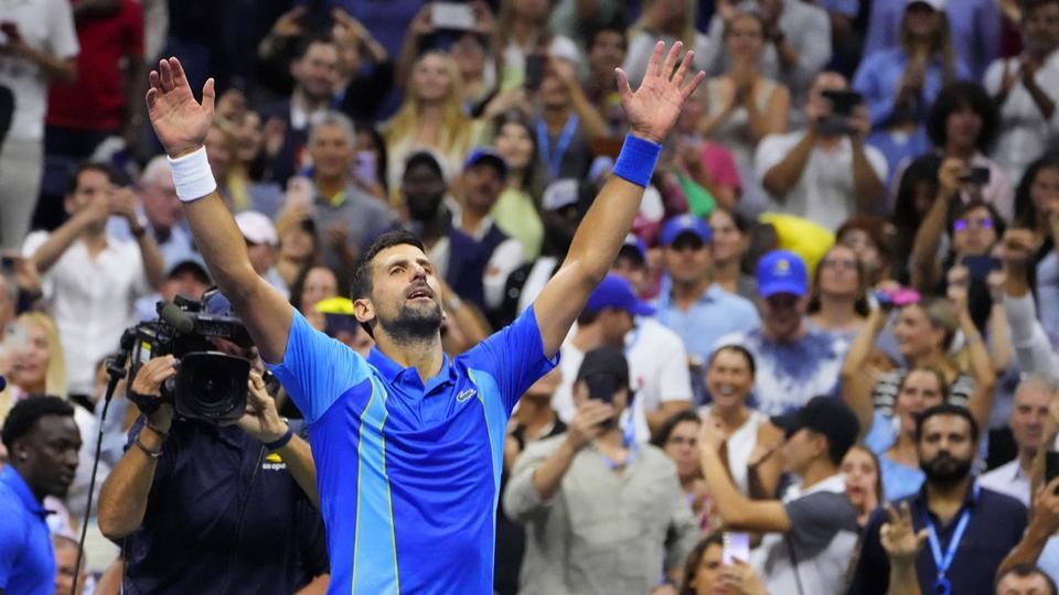 Novak Djokovic : les larmes émouvantes du vainqueur de l'US Open, accueilli par la foule en Serbie (vidéo)