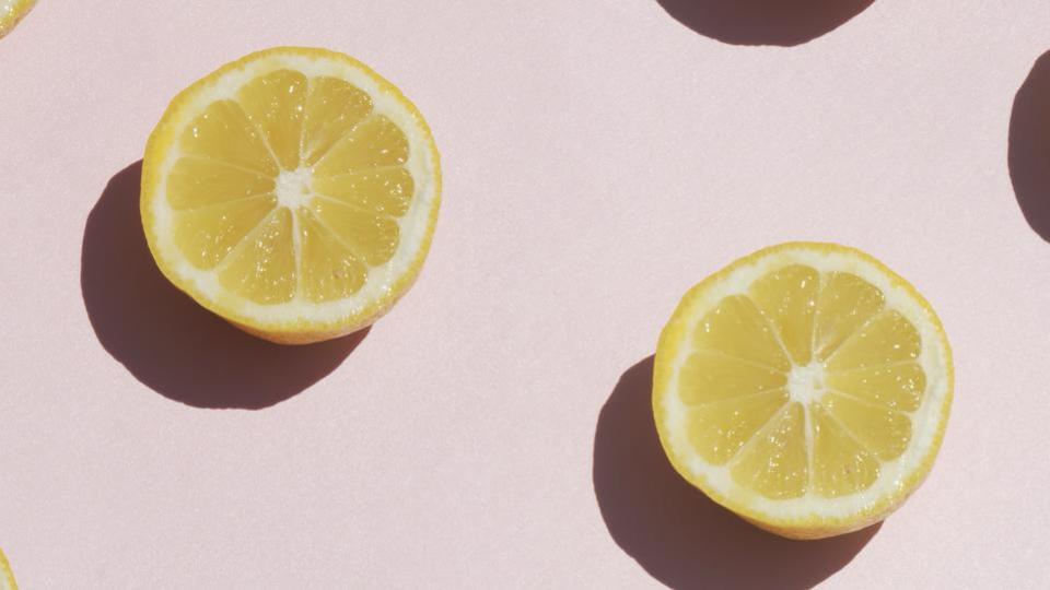 Boire du jus de citron à jeun est-il vraiment bon pour la santé ?