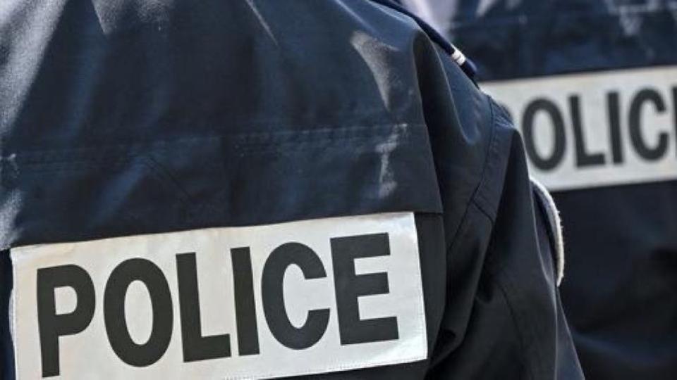 Paris : un individu en situation irrégulière menace un policier avec une arme