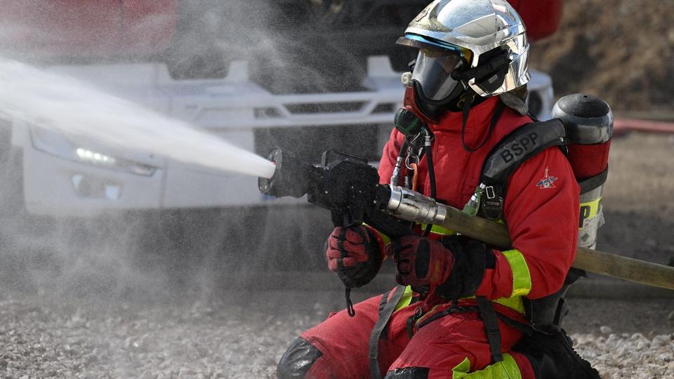 Seine-Maritime : des pompiers visés par des tirs de mortiers, un blessé léger