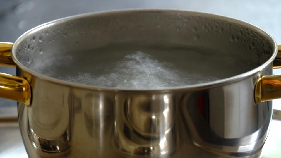 Pâtes, riz, thé : pourquoi ne faut-il pas faire bouillir l'eau chaude du robinet pour la cuisson ?