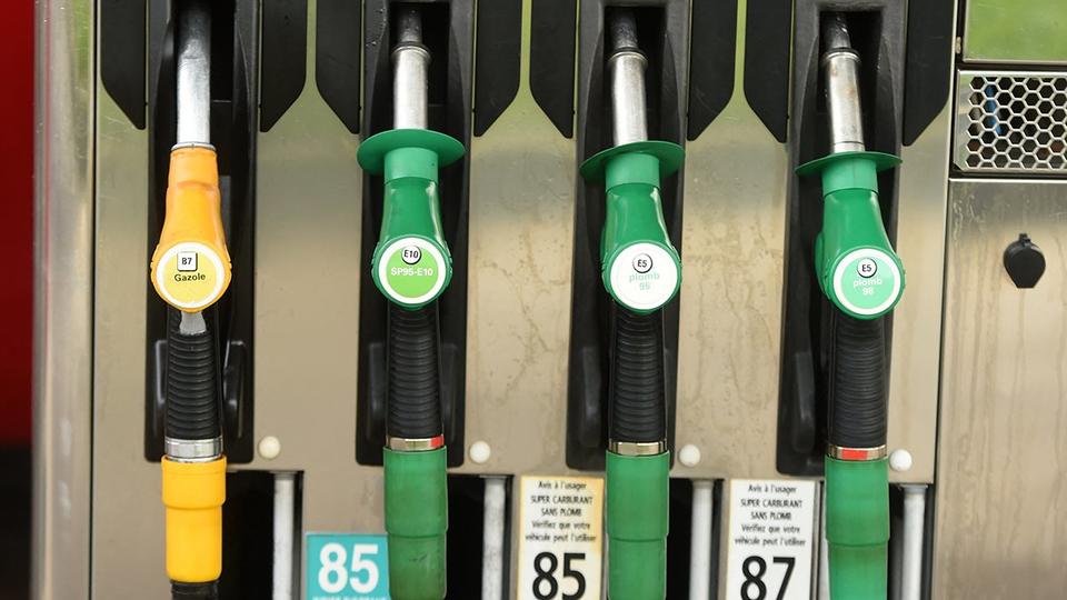 Les principaux carburants ont dépassé 2 euros par litre en moyenne la semaine dernière, selon des chiffres officiels