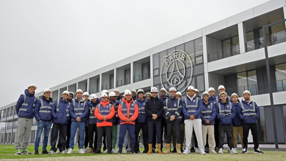 PSG : les joueurs ont visité le chantier du futur centre d'entraînement (photos)