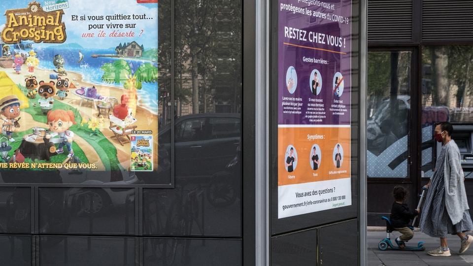 Paris : les élus écologistes veulent interdire les panneaux publicitaires numériques tout l'hiver