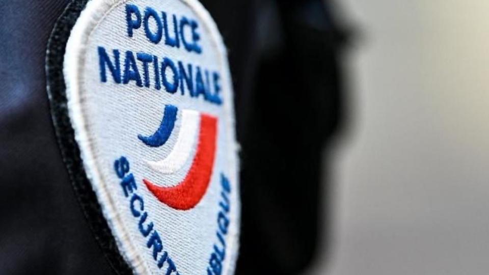 Paris : une femme retrouvée morte dans un appartement, un policier activement recherché