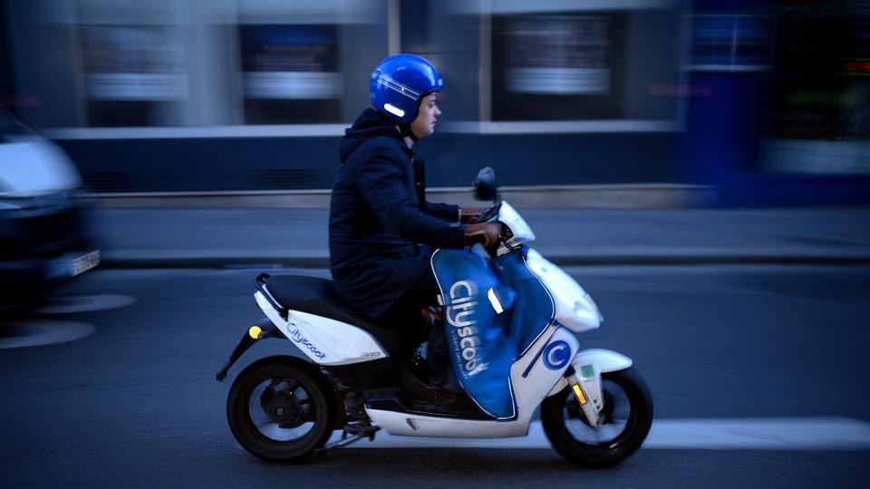 Paris : un appel d'offres lancé le 13 décembre pour limiter le nombre de scooters électriques