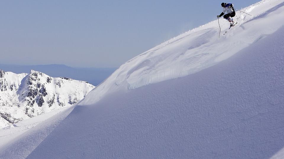 Ski : un Français décède après une chute sur un volcan au Chili