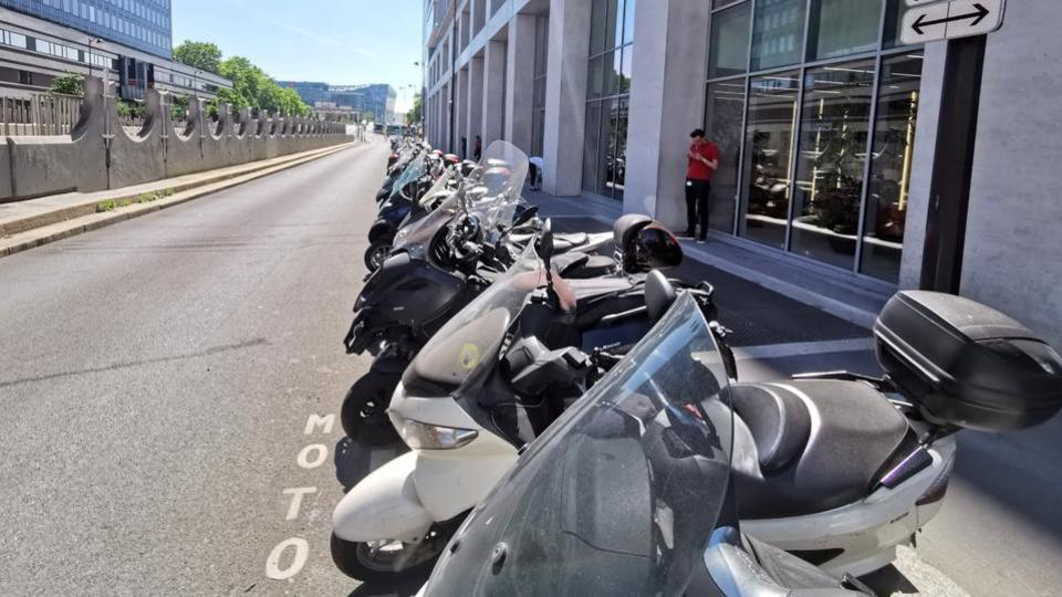 Paris : «top départ» du stationnement payant pour les deux-roues motorisés