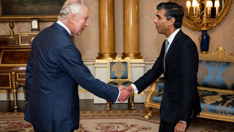 Royaume-Uni : Rishi Sunak officiellement nommé Premier ministre par le roi Charles III