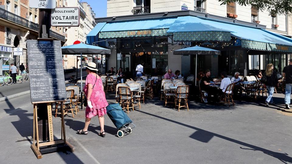 Paris : des restaurateurs réclament davantage de «terrasses estivales»