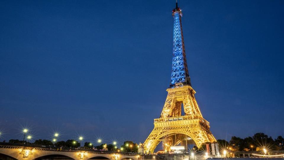 La tour Eiffel sera éclairée aux couleurs de l'Ukraine pour le premier anniversaire de l'invasion russe