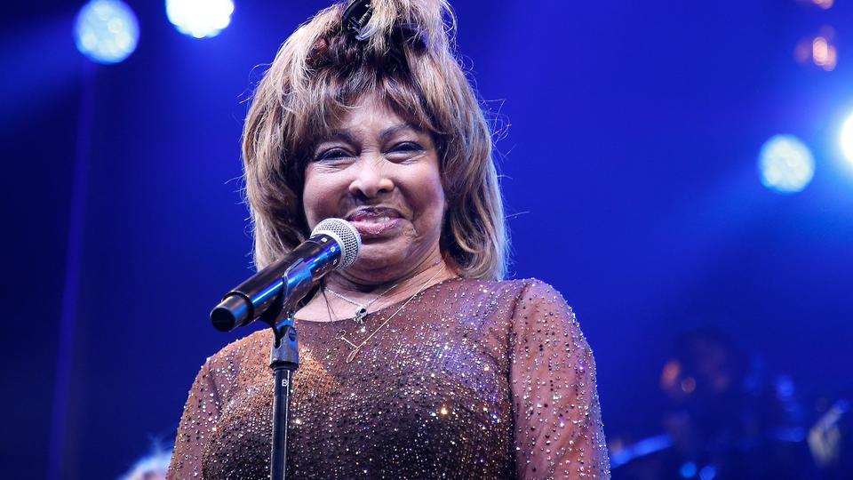 Tina Turner annonce la mort de son fils Ronnie